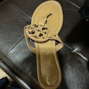 ONE Left foot Tory Burch Sandal